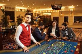Pemain menikmati hiburan sports dan casino digital di platform rajajp88 setelah sukses daftar