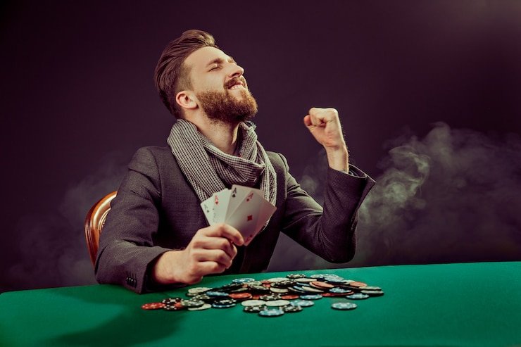 Simbol keamanan data dan perlindungan privasi pengguna di platform digital